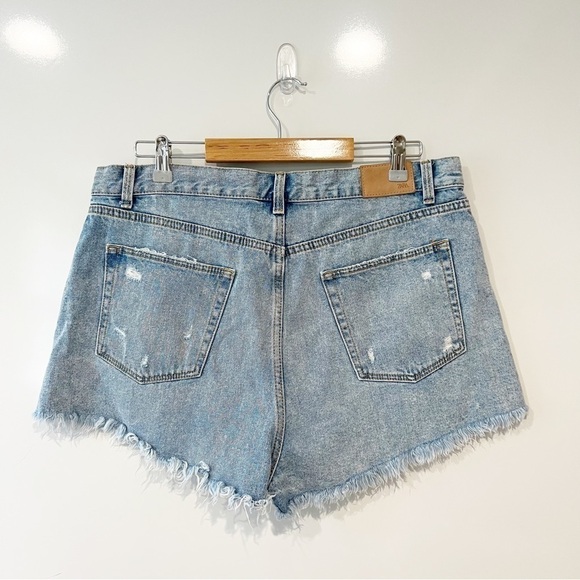 Zara High Rise Relaxed Fit Denim Shorts - Picture 3 of 8
